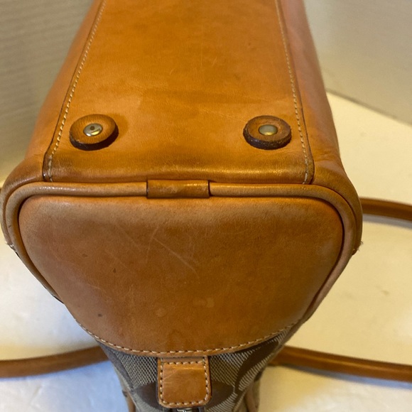 VGUC. Vintage coach shoulder bag. Signature C canvas, logo, trimmed and leather. - Picture 13 of 16